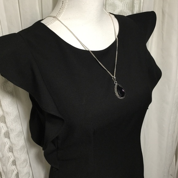 Little black dress with ruffle sleeves - Picture 6 of 8